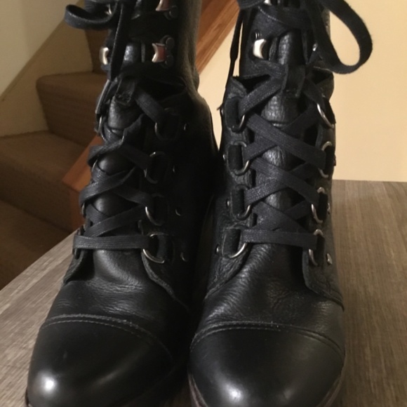 Excellent! Sorel black leather stacked wedge ankle boots, size 8 - Picture 3 of 7